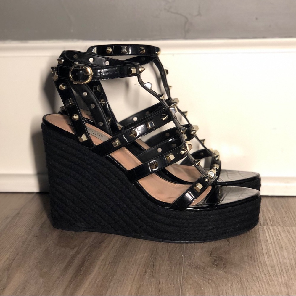 Steve Madden (8.5) Black/Silver Studded Wedges